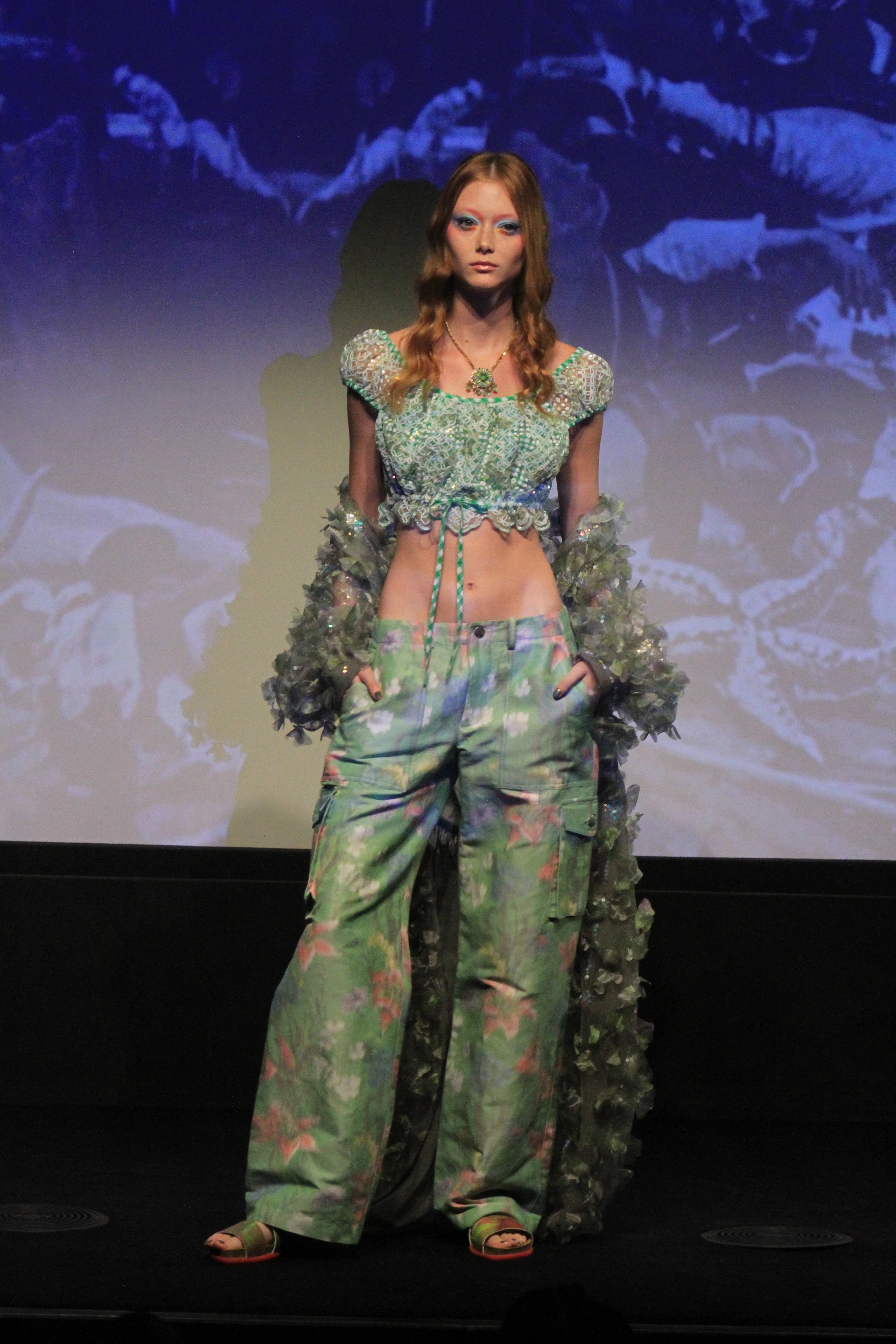 Botanical Warped Print Cargo Pants - Image 4