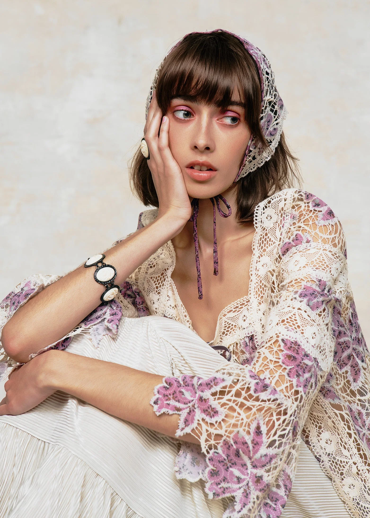 Medallion Floral Lace Headscarf - Image 6