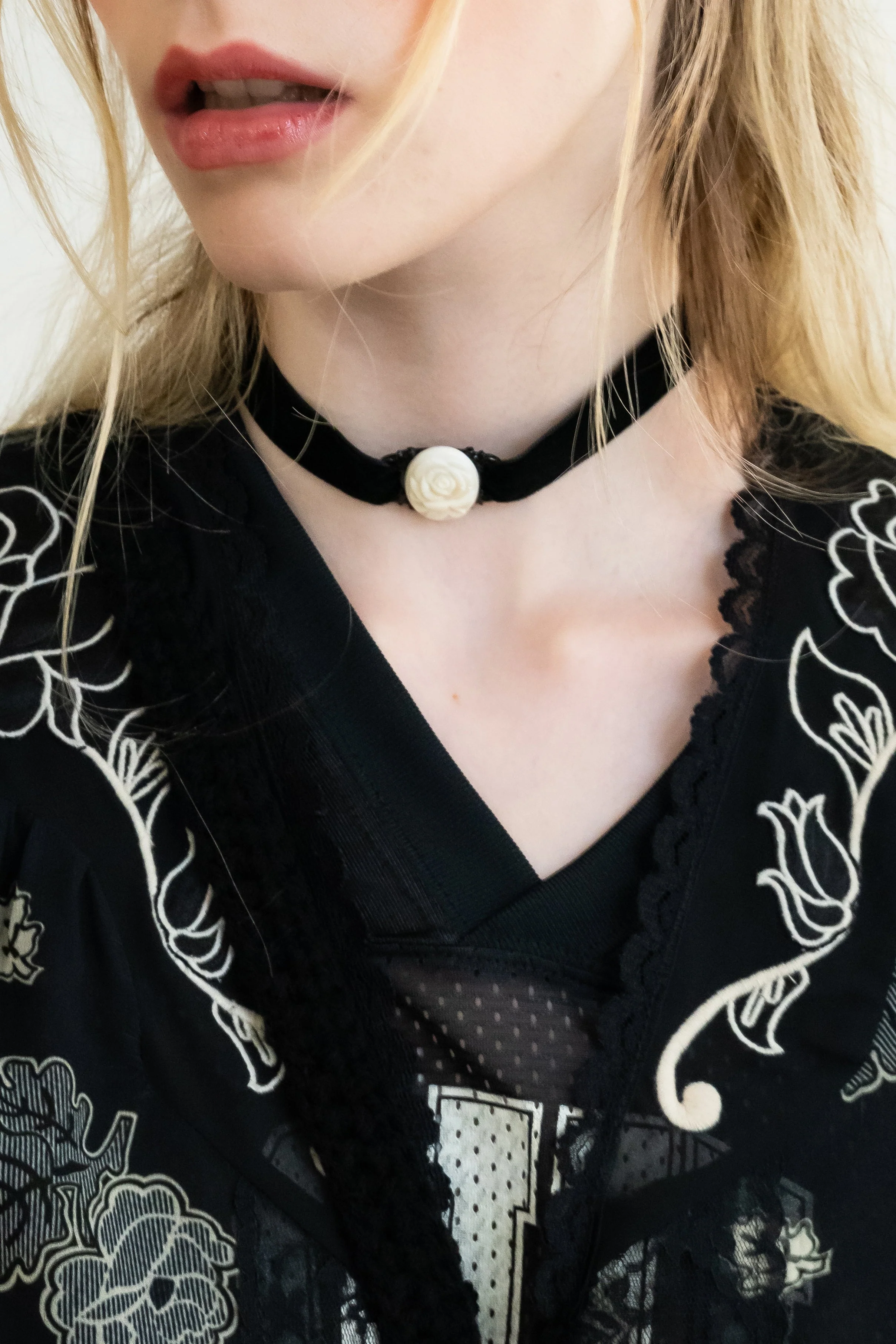 Oval Rose Choker - Ivory - Image 3